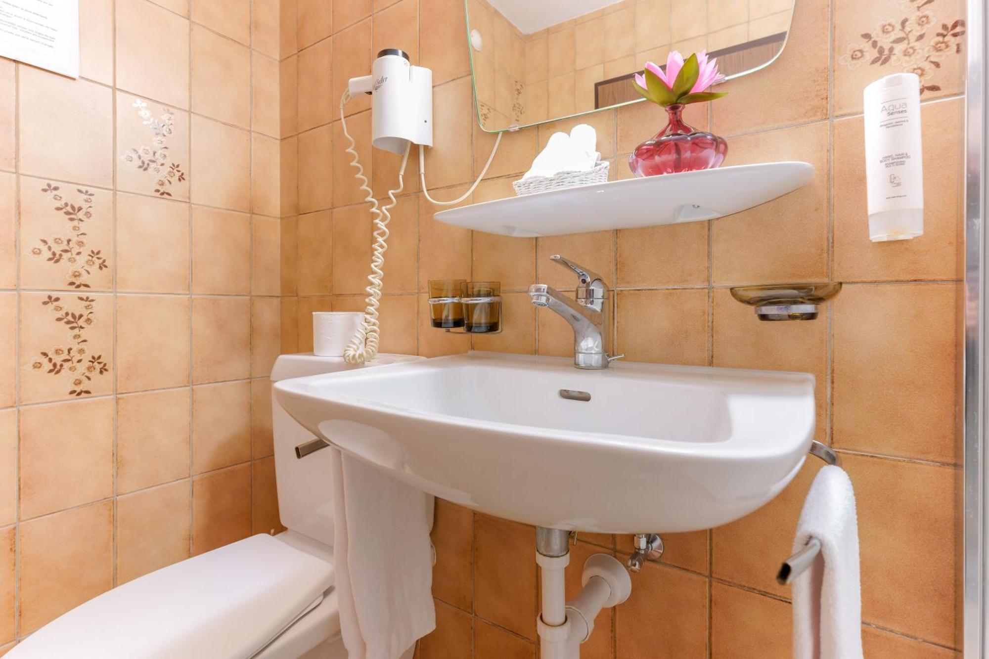 Hotel Du Grand-Pre Marly-le-Grand Buitenkant foto