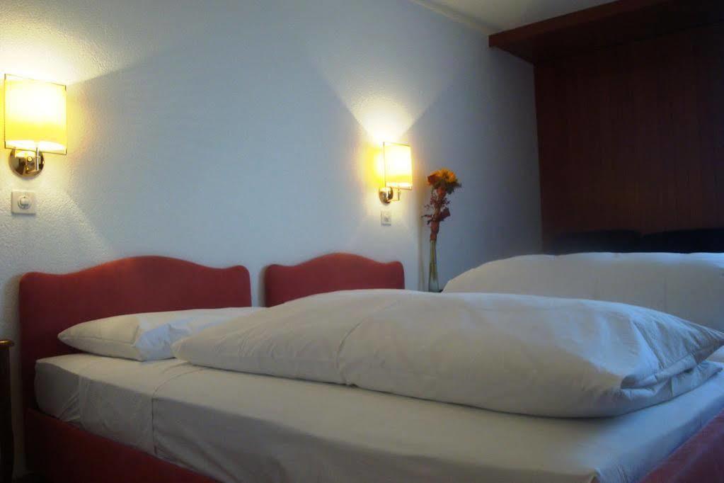 Hotel Du Grand-Pre Marly-le-Grand Buitenkant foto