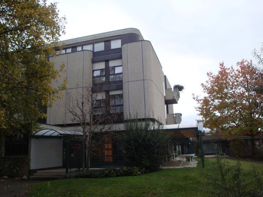 Hotel Du Grand-Pre Marly-le-Grand Buitenkant foto