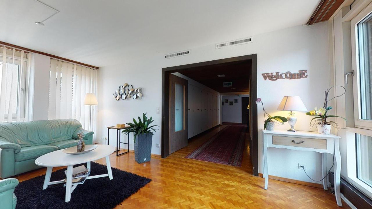 Hotel Du Grand-Pre Marly-le-Grand Buitenkant foto